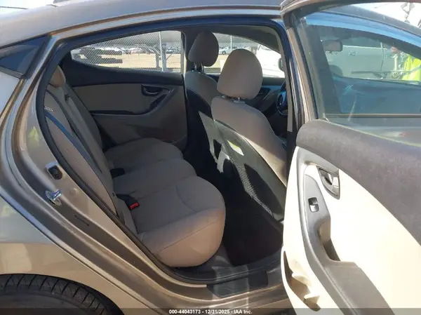 5NPDH4AE1GH700862 2016 HYUNDAI ELANTRA - Image 8