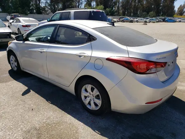 5NPDH4AE1GH705057 2016 HYUNDAI ELANTRA - Image 2