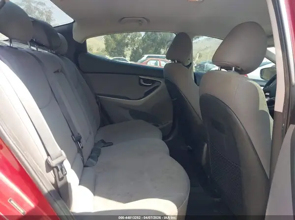 5NPDH4AE1GH707682 2016 HYUNDAI ELANTRA - Image 8