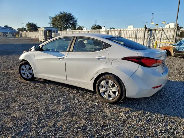 5NPDH4AE1GH707858 2016 HYUNDAI ELANTRA - Image 2