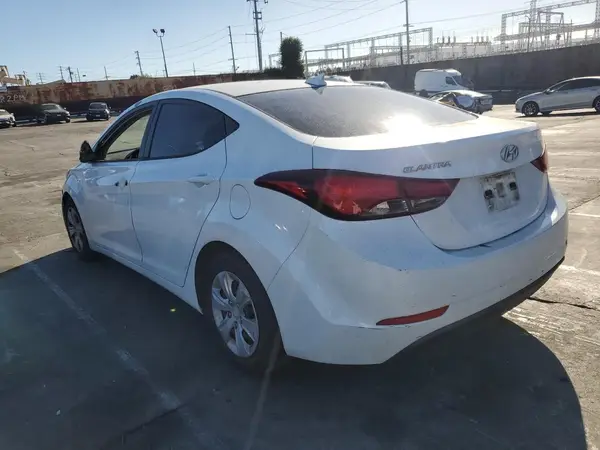5NPDH4AE1GH709898 2016 HYUNDAI ELANTRA - Image 2
