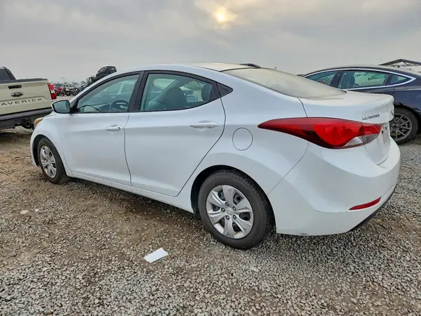 5NPDH4AE1GH711327 2016 HYUNDAI ELANTRA - Image 2