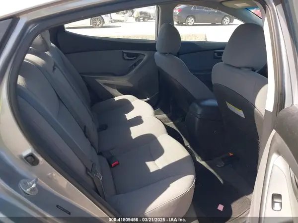 5NPDH4AE1GH712297 2016 HYUNDAI ELANTRA - Image 8