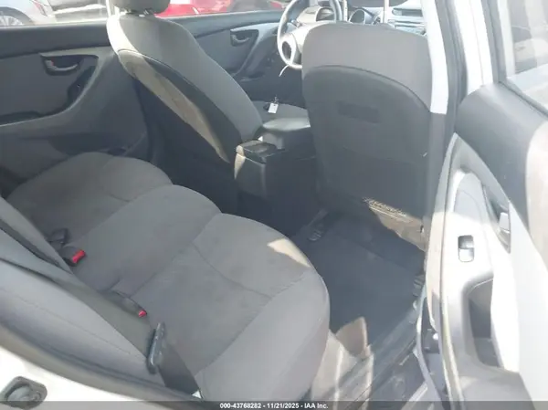 5NPDH4AE1GH713157 2016 HYUNDAI ELANTRA - Image 8