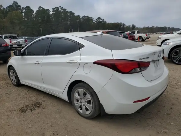 5NPDH4AE1GH713563 2016 HYUNDAI ELANTRA - Image 2