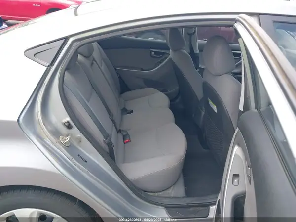 5NPDH4AE1GH715927 2016 HYUNDAI ELANTRA - Image 8