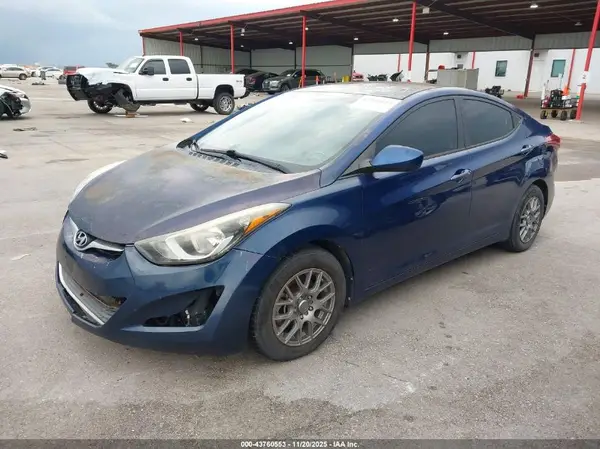 5NPDH4AE1GH716950 2016 HYUNDAI ELANTRA - Image 2