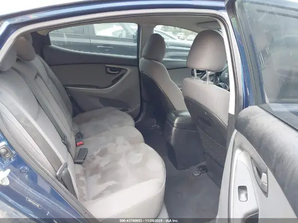 5NPDH4AE1GH716950 2016 HYUNDAI ELANTRA - Image 8