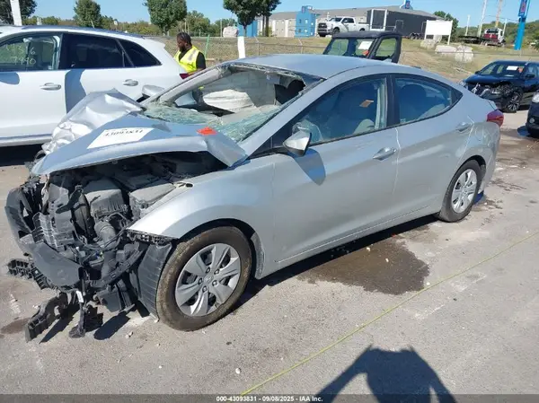 5NPDH4AE1GH719511 2016 HYUNDAI ELANTRA - Image 2