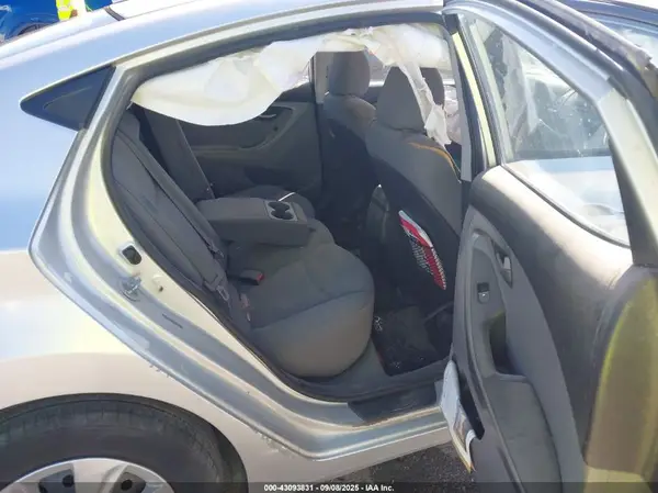 5NPDH4AE1GH719511 2016 HYUNDAI ELANTRA - Image 8