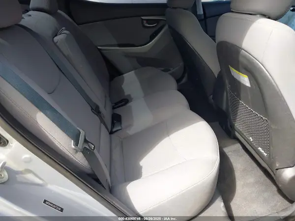 5NPDH4AE1GH725356 2016 HYUNDAI ELANTRA - Image 8