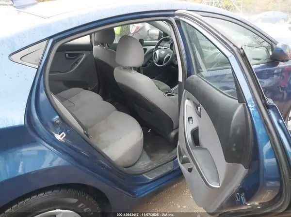 5NPDH4AE1GH725633 2016 HYUNDAI ELANTRA - Image 8