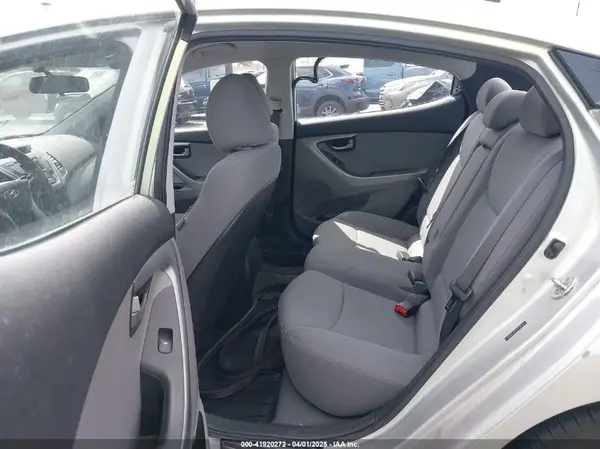 5NPDH4AE1GH727219 2016 HYUNDAI ELANTRA - Image 8