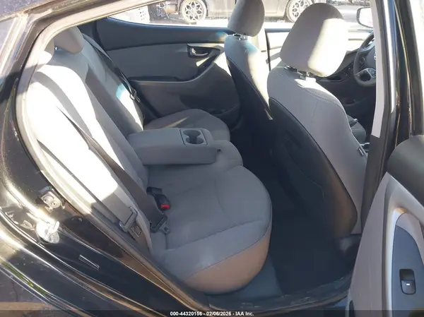 5NPDH4AE1GH729617 2016 HYUNDAI ELANTRA - Image 8