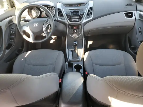 5NPDH4AE1GH731268 2016 HYUNDAI ELANTRA - Image 8