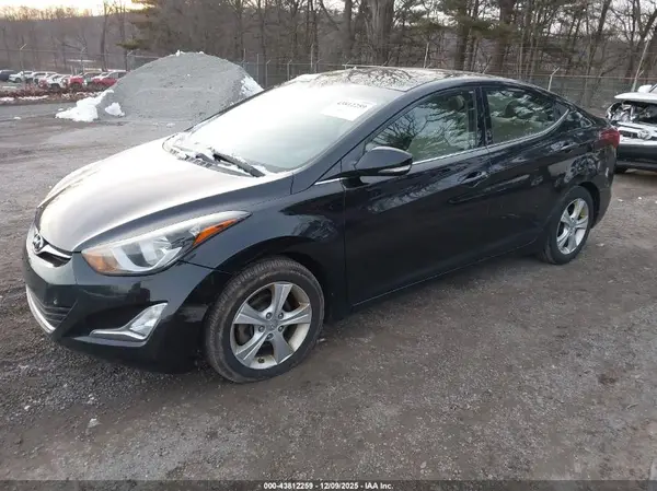 5NPDH4AE1GH731884 2016 HYUNDAI ELANTRA - Image 2
