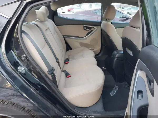 5NPDH4AE1GH731884 2016 HYUNDAI ELANTRA - Image 8