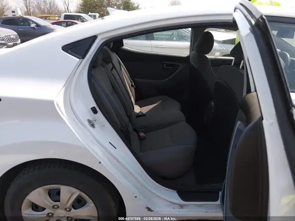 5NPDH4AE1GH732176 2016 HYUNDAI ELANTRA - Image 8