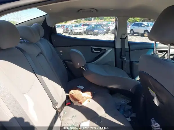 5NPDH4AE1GH733019 2016 HYUNDAI ELANTRA - Image 8