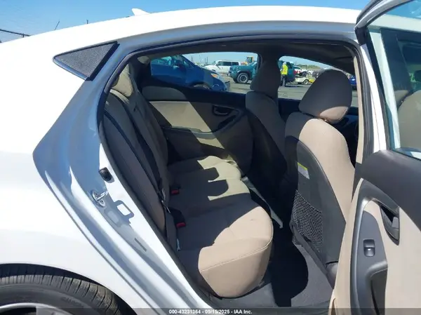 5NPDH4AE1GH735515 2016 HYUNDAI ELANTRA - Image 8