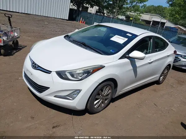 5NPDH4AE1GH742464 2016 HYUNDAI ELANTRA - Image 2