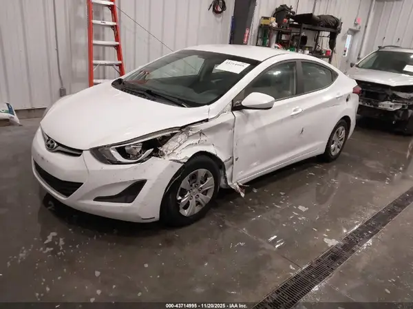 5NPDH4AE1GH742707 2016 HYUNDAI ELANTRA - Image 2