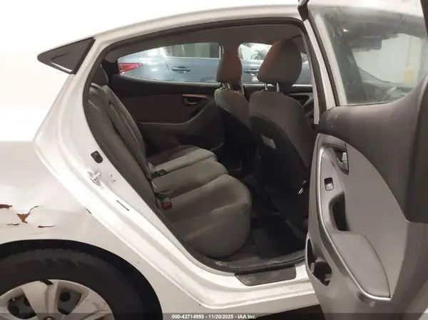5NPDH4AE1GH742707 2016 HYUNDAI ELANTRA - Image 8