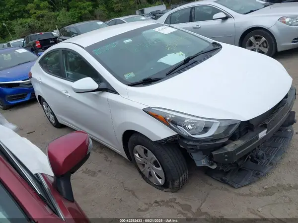 5NPDH4AE1GH742724 2016 HYUNDAI ELANTRA - Image 1