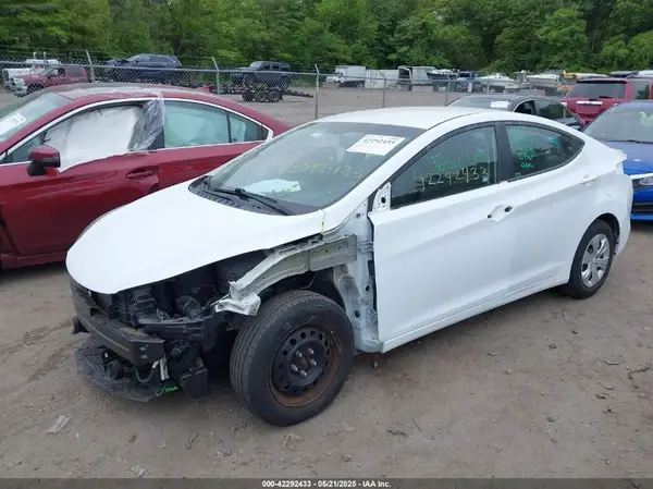 5NPDH4AE1GH742724 2016 HYUNDAI ELANTRA - Image 2