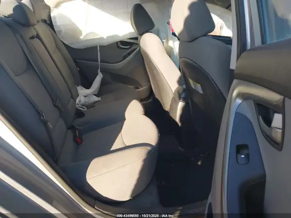 5NPDH4AE1GH743078 2016 HYUNDAI ELANTRA - Image 8