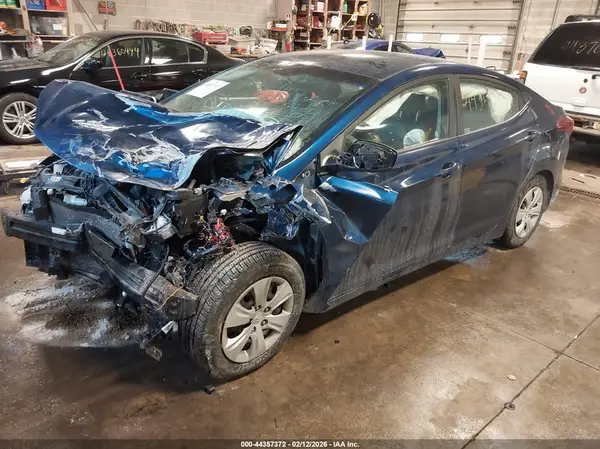 5NPDH4AE1GH745767 2016 HYUNDAI ELANTRA - Image 2