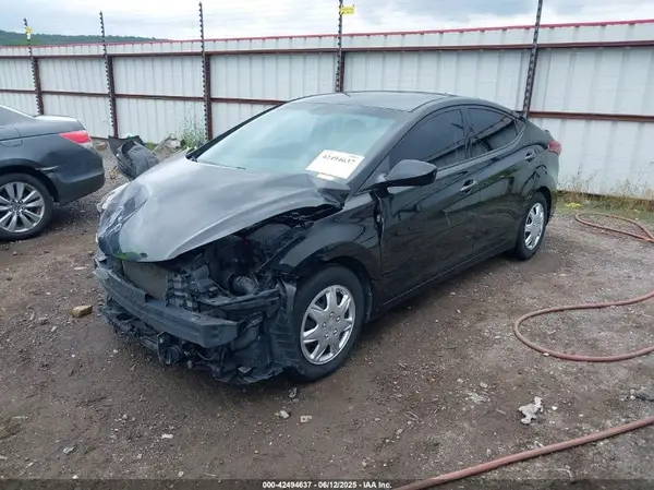 5NPDH4AE1GH747812 2016 HYUNDAI ELANTRA - Image 2