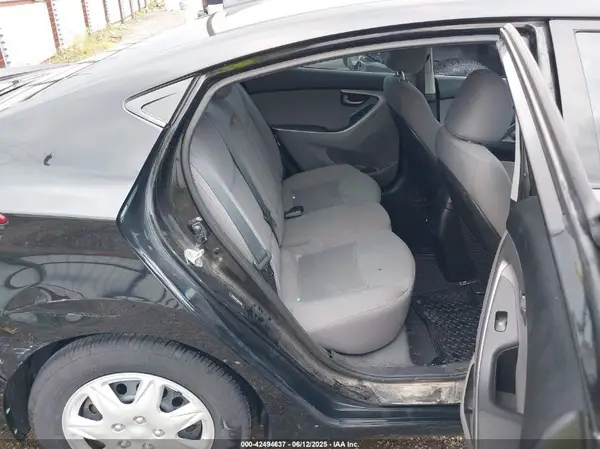 5NPDH4AE1GH747812 2016 HYUNDAI ELANTRA - Image 8