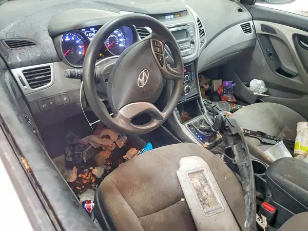 5NPDH4AE1GH753268 2016 HYUNDAI ELANTRA - Image 8