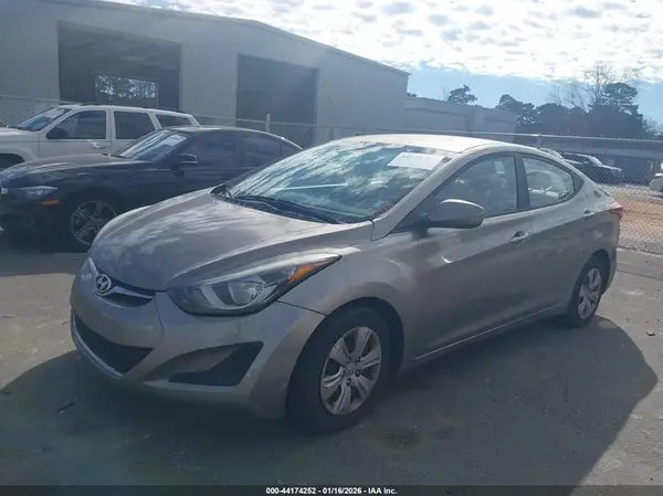 5NPDH4AE1GH754582 2016 HYUNDAI ELANTRA - Image 2