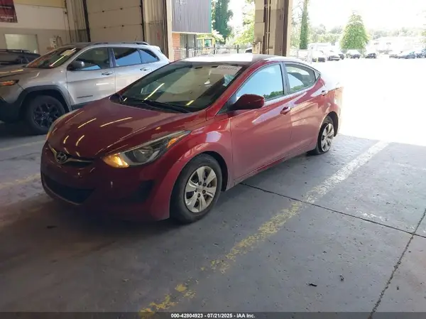 5NPDH4AE1GH757062 2016 HYUNDAI ELANTRA - Image 2
