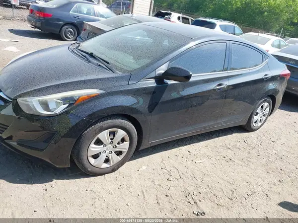 5NPDH4AE1GH757465 2016 HYUNDAI ELANTRA - Image 2