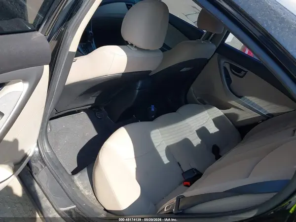 5NPDH4AE1GH757465 2016 HYUNDAI ELANTRA - Image 8