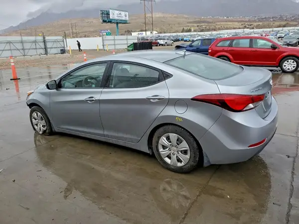 5NPDH4AE1GH759572 2016 HYUNDAI ELANTRA - Image 2