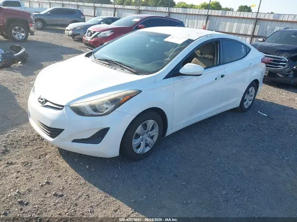 5NPDH4AE1GH760687 2016 HYUNDAI ELANTRA - Image 2