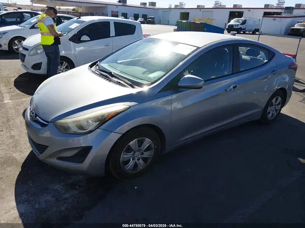 5NPDH4AE1GH762214 2016 HYUNDAI ELANTRA - Image 2