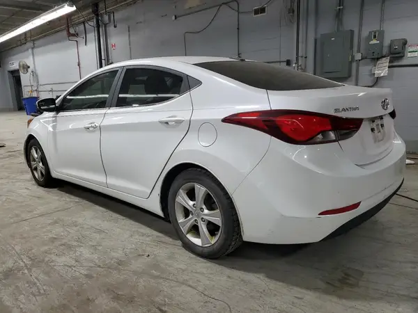 5NPDH4AE1GH765582 2016 HYUNDAI ELANTRA - Image 2