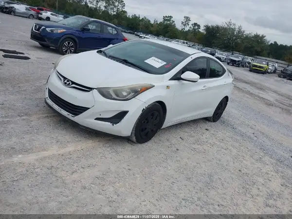 5NPDH4AE1GH766747 2016 HYUNDAI ELANTRA - Image 2