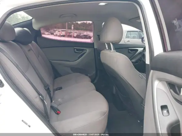 5NPDH4AE1GH766747 2016 HYUNDAI ELANTRA - Image 8