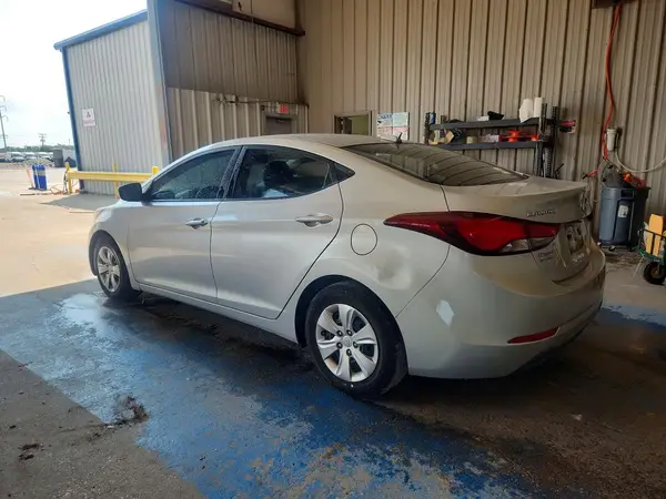 5NPDH4AE1GH766893 2016 HYUNDAI ELANTRA - Image 2