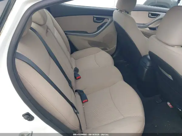 5NPDH4AE1GH768871 2016 HYUNDAI ELANTRA - Image 8