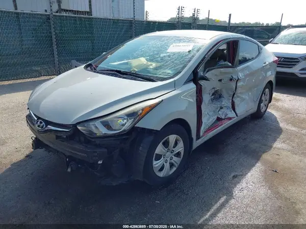 5NPDH4AE1GH769552 2016 HYUNDAI ELANTRA - Image 2