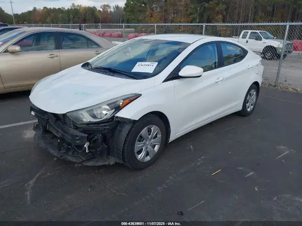 5NPDH4AE1GH770619 2016 HYUNDAI ELANTRA - Image 2