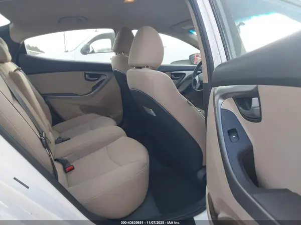 5NPDH4AE1GH770619 2016 HYUNDAI ELANTRA - Image 8