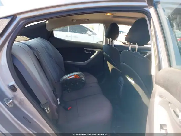 5NPDH4AE1GH773178 2016 HYUNDAI ELANTRA - Image 8